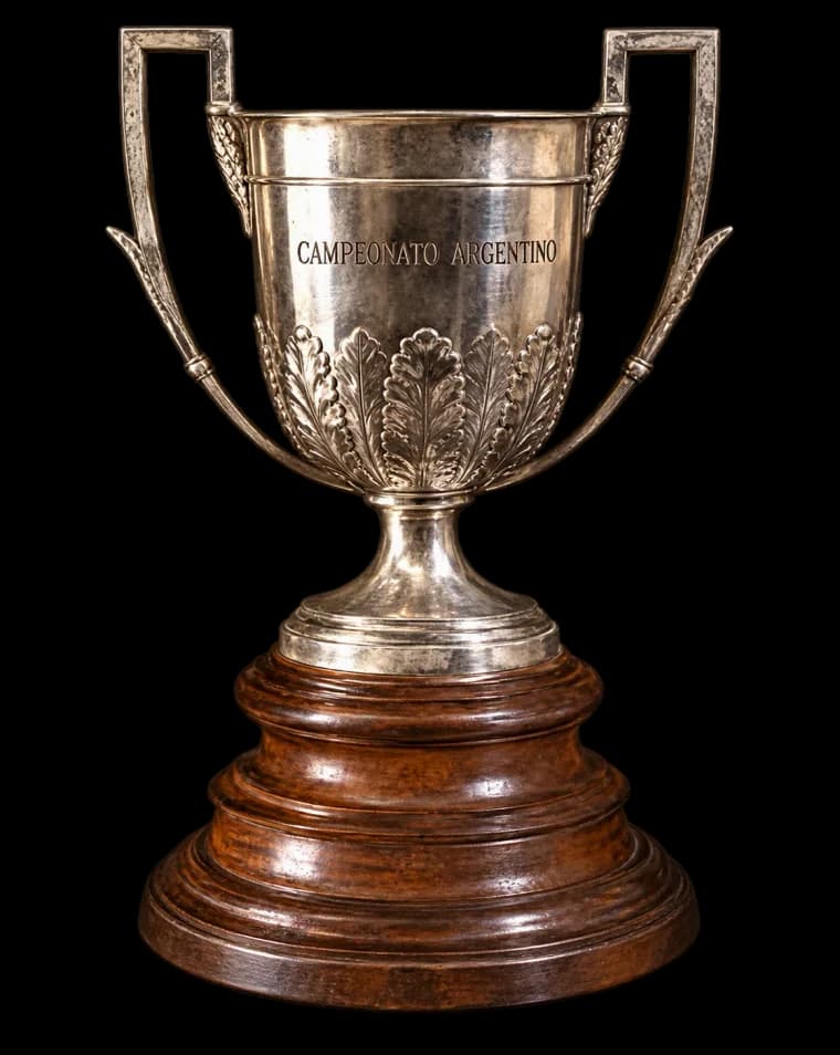 Copa Campeonato, de plata con base de madera